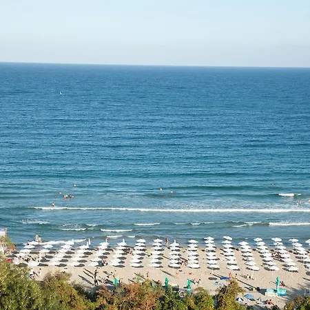 酒店 Perla Beach Holiday Club 3*