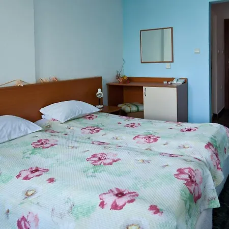 酒店 Perla Beach Holiday Club